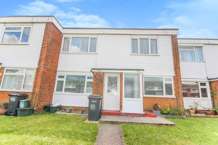 2 Bedroom Maisonette To Rent In Waveney Drive, Springfield, CM1