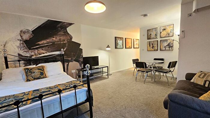 Flat To Rent In Flat River Court, Ferry Lane, Cambridge, CB4