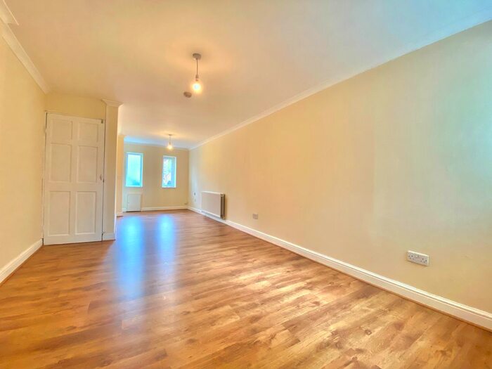 3 Bedroom Property To Rent In Tonbridge Road, Maidstone, ME16