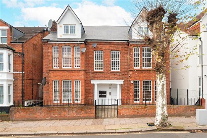 2 Bedroom Flat For Sale In Chichele Road, Cricklewood, NW2