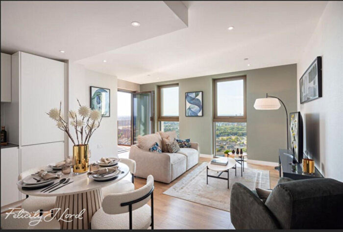 1 Bedroom Apartment For Sale In Landmark Square, London, E14