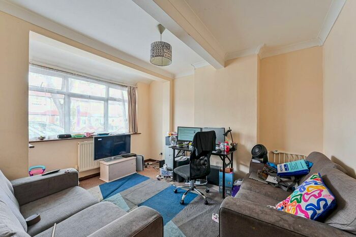 3 Bedroom Semi-Detached House To Rent In Sherwood Avenue, Streatham, London, SW16