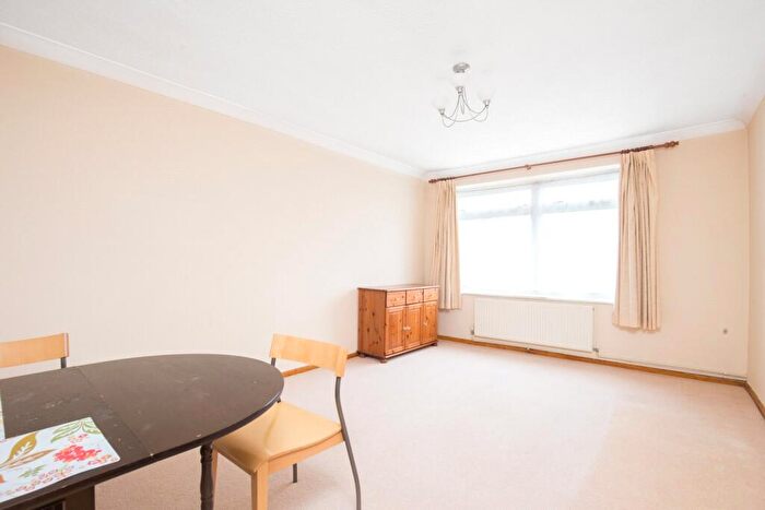 1 Bedroom Apartment To Rent In Torrington Park, North Finchley, London, N12