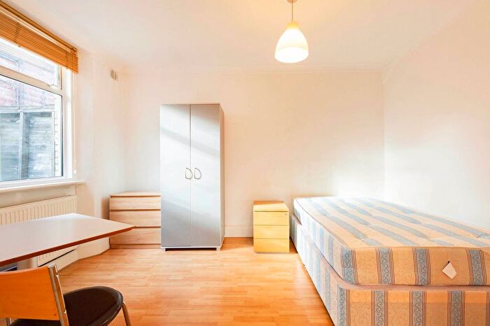 1 Bedroom Studio To Rent In Willesden Lane, Kilburn, (Gas, Heating And Water Included), NW2