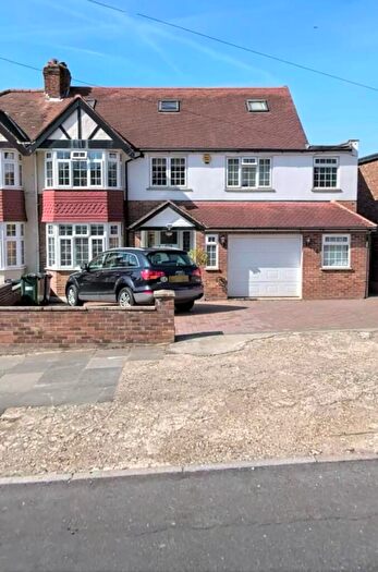 2 Bedroom Flat To Rent In Brookside South, Barnet, EN4