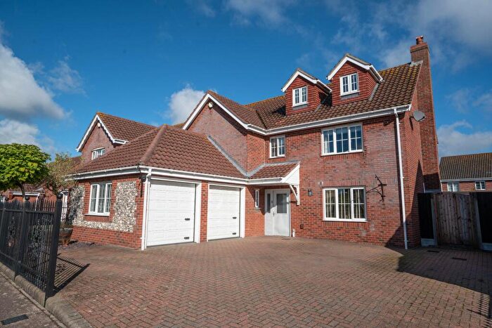 5 Bedroom Detached House For Sale In Park Meadows, Lowestoft, NR32