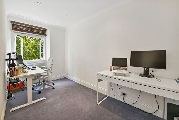 3 Bedroom Flat For Sale In Cornwall Gardens, South Kensington, SW7