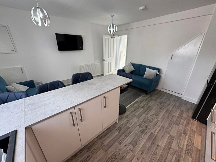 5 Bedroom End Of Terrace House To Rent In Partington Lane, Swinton, Manchester, M27