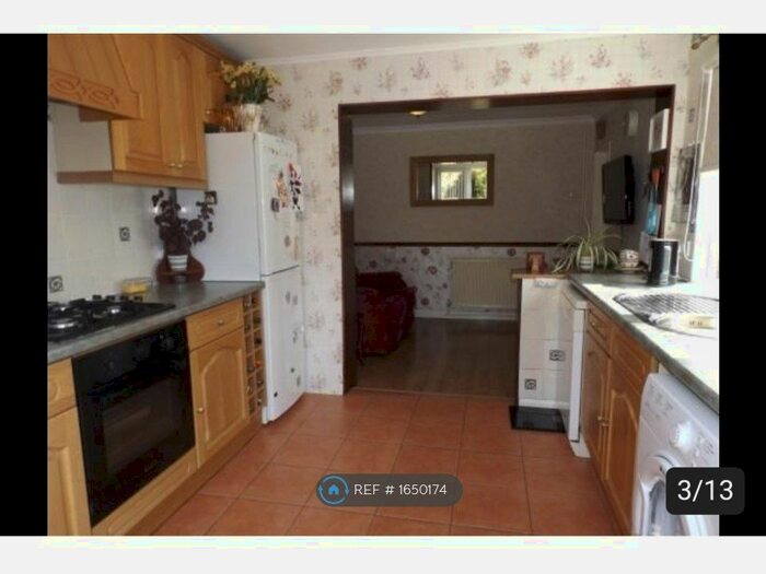 3 Bedroom Semi-Detached House To Rent In Eastcott Close, Luton, LU2