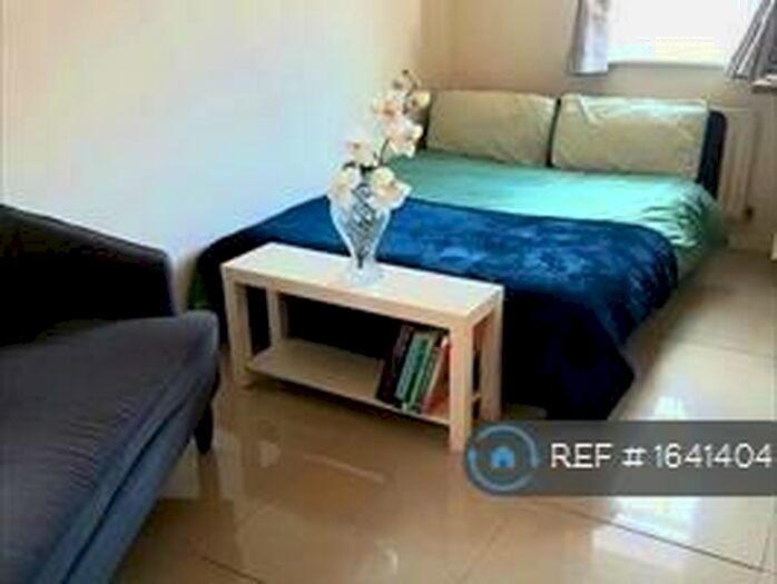 Studio To Rent In Warwick Way, Dartford, DA1