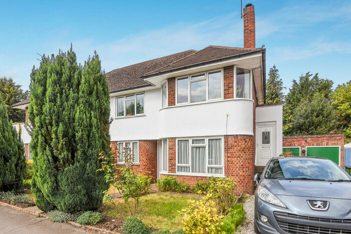 2 Bedroom Flat To Rent In The Broadway, KT7