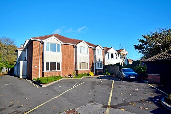 1 Bedroom Flat To Rent In Station Road, Netley Abbey, Southampton, SO31