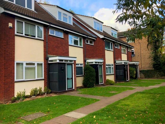 2 Bedroom Maisonette To Rent In Cherry Croft Gardens, Westfield Park, Hatch End, Middlesex, HA5