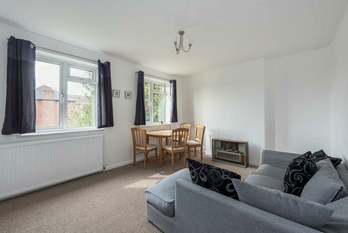 2 Bedroom Apartment To Rent In Friern Park London, N12