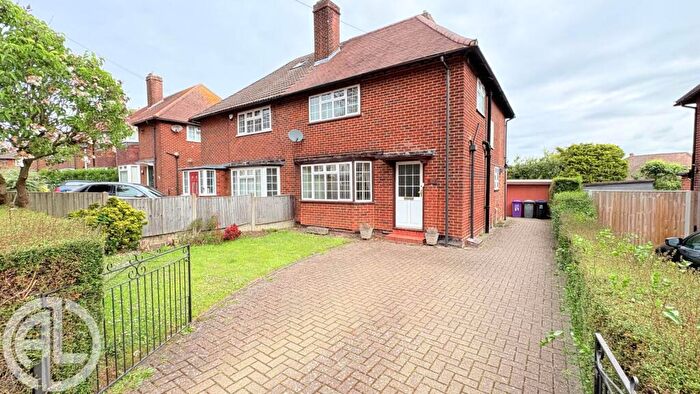 3 Bedroom Semi-Detached House For Sale In Bedford Road, Letchworth Garden City, SG6