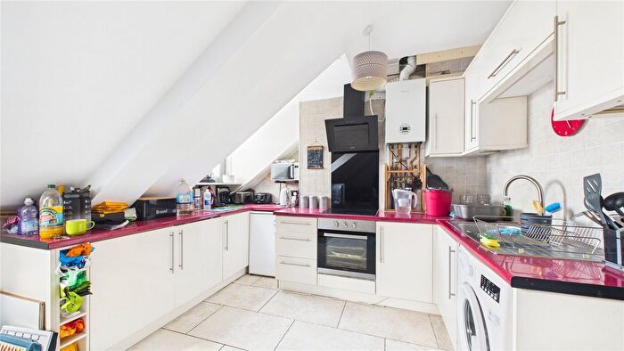 3 Bedroom Flat For Sale In Watchetts Road, Camberley, Surrey, GU15