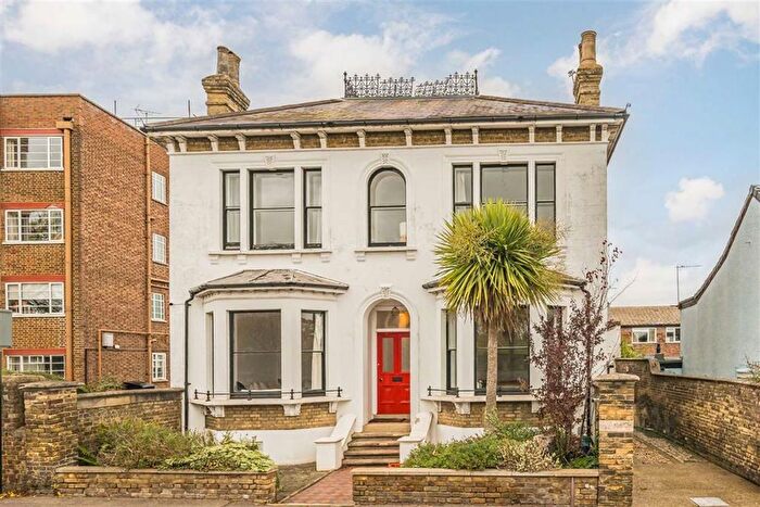 4 Bedroom Property To Rent In Park Road, Hampton Wick, KT1