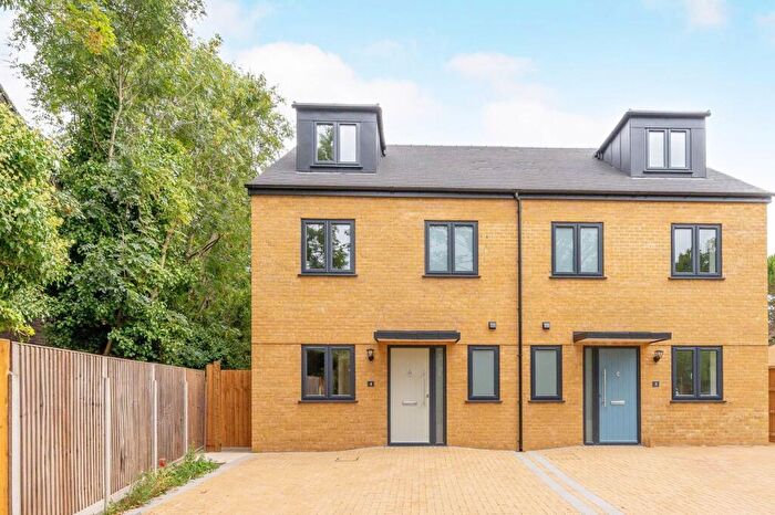 4 Bedroom House For Sale In Blossom Way, Carshalton, SM5