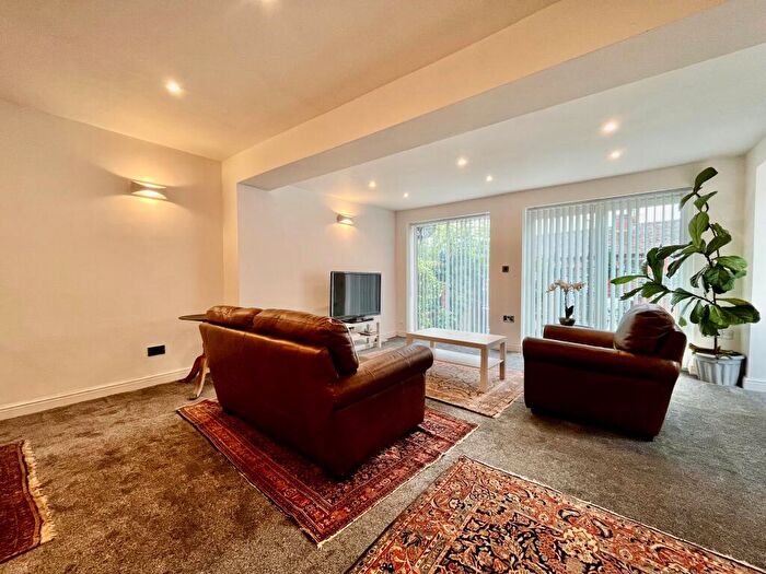 1 Bedroom Flat To Rent In Victoria Road, Leeds, LS6