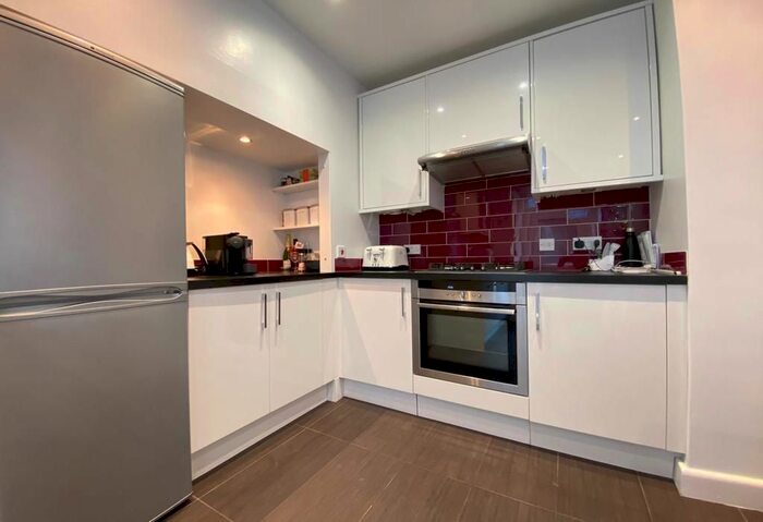 2 Bedroom Maisonette To Rent In Orchid Road, Southgate, N14