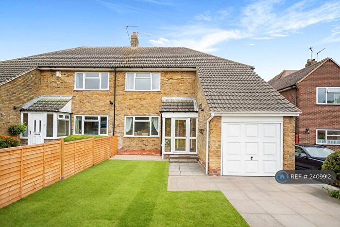 4 Bedroom Semi-Detached House To Rent In The Shades, Rochester, ME2