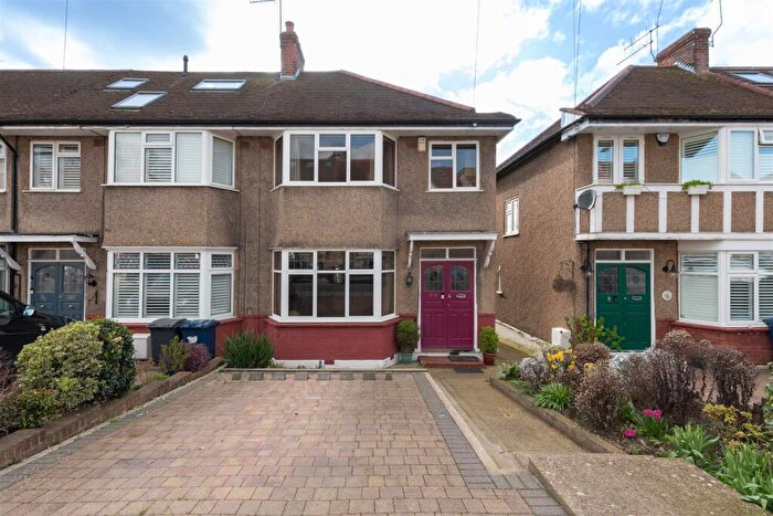 3 Bedroom End Of Terrace House For Sale In Ferney Road, East Barnet, EN4