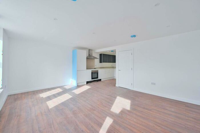 2 Bedroom Flat To Rent In Brownhill Road, Catford, London, SE6