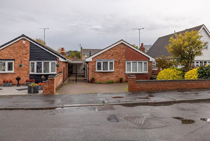 2 Bedroom Bungalow For Sale In Lindholme Drive, Doncaster, DN11