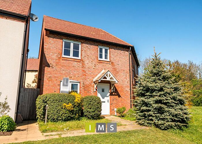3 Bedroom Detached House For Sale In Goodwood Close, Bicester, OX26