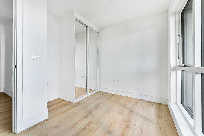 3 Bedroom Flat To Rent In North End Road, Wembley, Middlesex, HA9