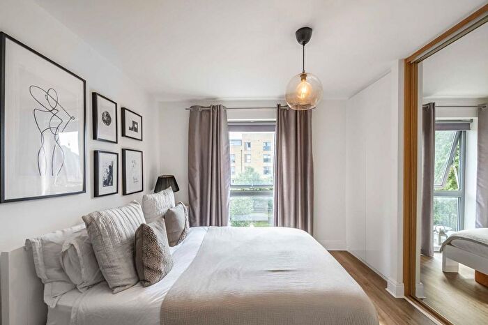 1 Bedroom Flat For Sale In St. Georges Grove, Earlsfield, SW17