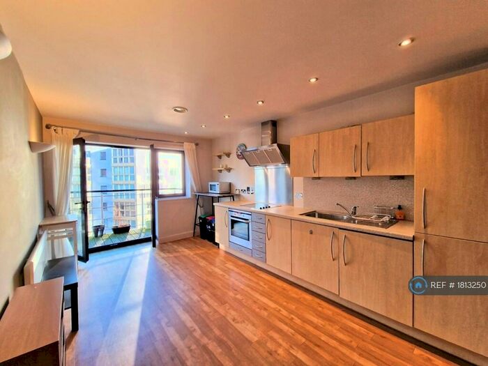 2 Bedroom Flat To Rent In Watermarque, Birmingham, B16