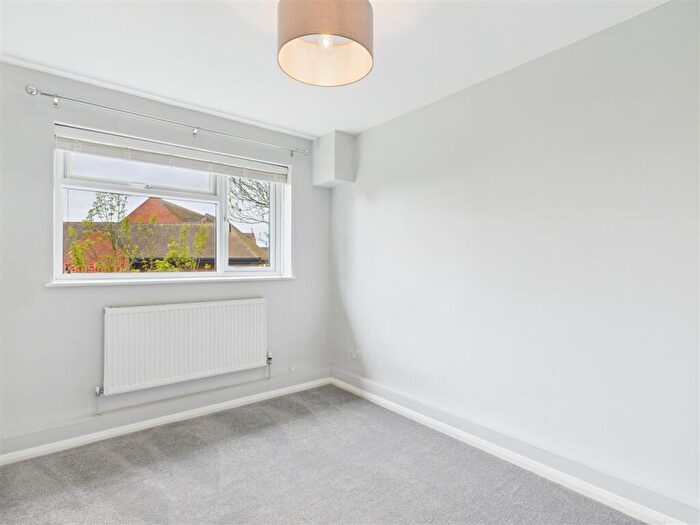 1 Bedroom Flat To Rent In Hazelwood Close, Hitchin, SG5