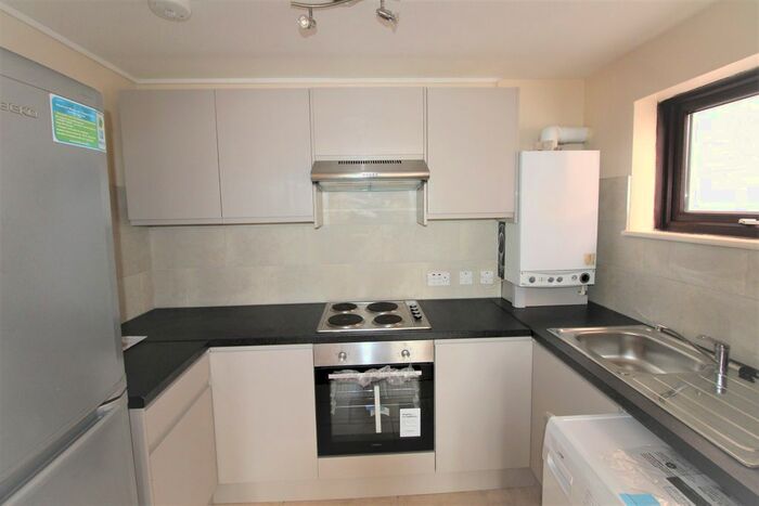 2 Bedroom Flat To Rent In Portland Road, London, SE25