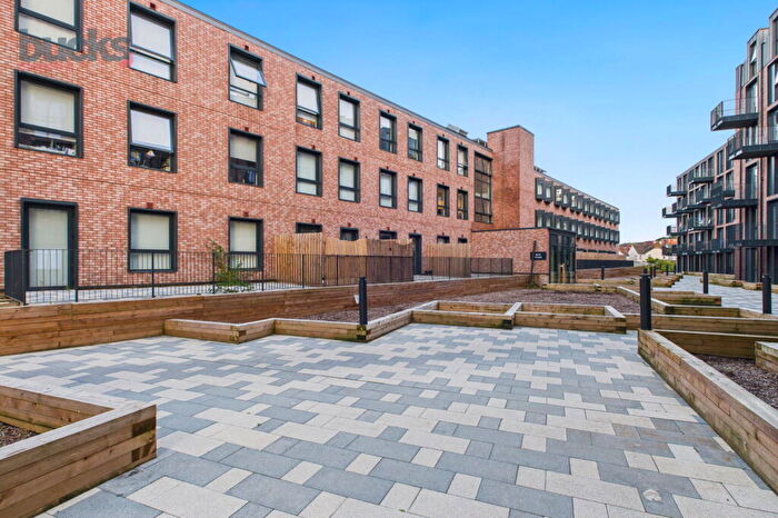 1 Bedroom Flat For Sale In Leigh Street, High Wycombe, Buckinghamshire, HP11