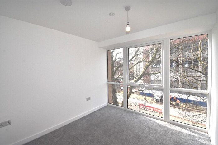 2 Bedroom Flat To Rent In - George Street, Hull, HU1