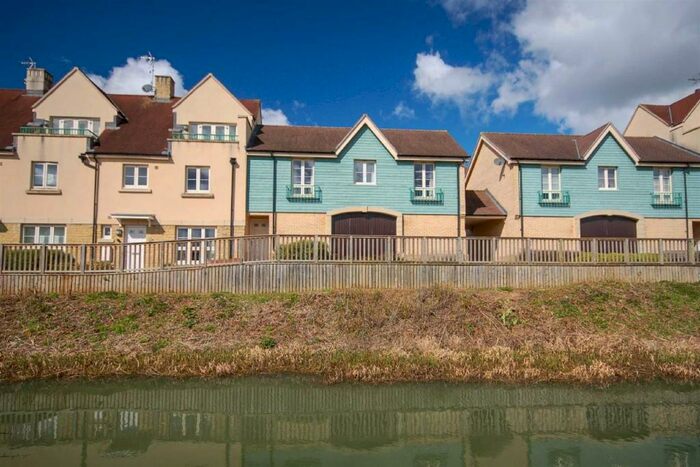 2 Bedroom Flat To Rent In Hunloke Way, Malmesbury, SN16