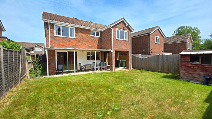 5 Bedroom Detached House For Sale In Cedar Drive, Kingsclere, Newbury, RG20