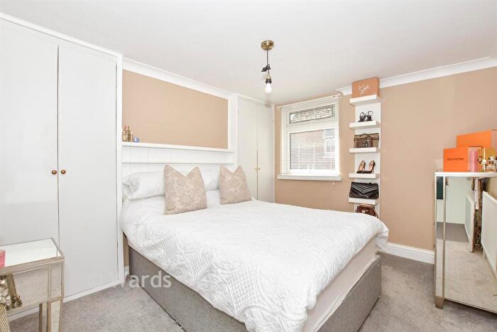 3 Bedroom Semi Detached House For Sale In Waterloo Street, Maidstone, Kent, ME15