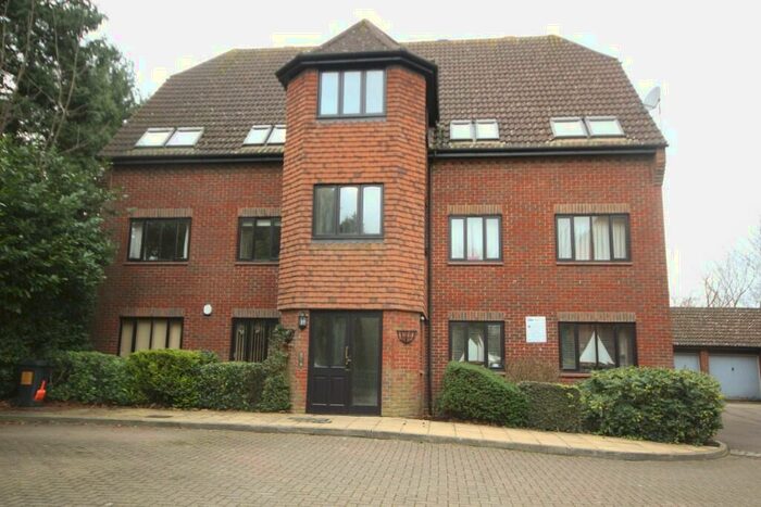 2 Bedroom Flat To Rent In Sawyers Hall Lane, Brentwood, Essex, CM15