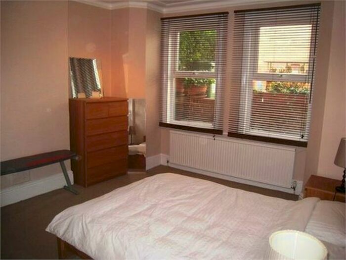 4 Bedroom Detached House To Rent In Kennington Road, Kennington, SE11