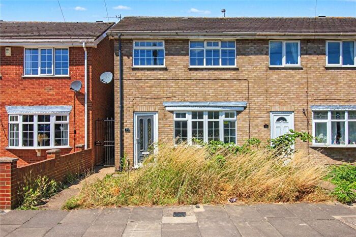 3 Bedroom Semi Detached House For Sale In Salamander Close, Grimsby, Lincolnshire, DN31