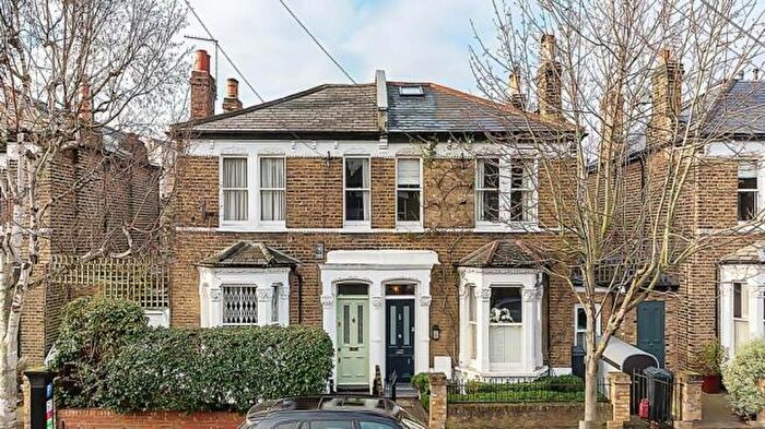 1 Bedroom Flat To Rent In Octavia Street, London, SW11