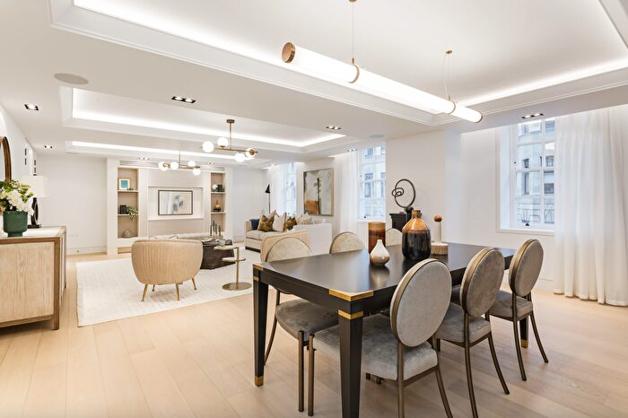 2 Bedroom Flat For Sale In Holland Street, Kensington, London, W8