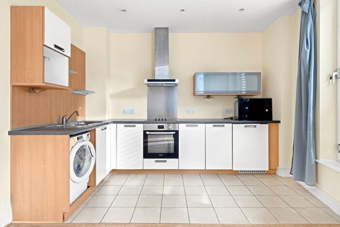 1 Bedroom Flat To Rent In Meridian Court, Chambers Street, SE16