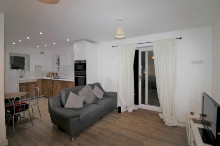 2 Bedroom Flat To Rent In St. Fagans Road, Fairwater, Cardiff CF5