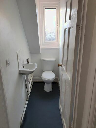 3 Bedroom Flat To Rent In Wood Lane, Dagenham, RM8
