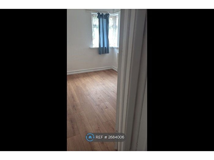 2 Bedroom Maisonette To Rent In Shaftesbury Avenue, Harrow, HA2