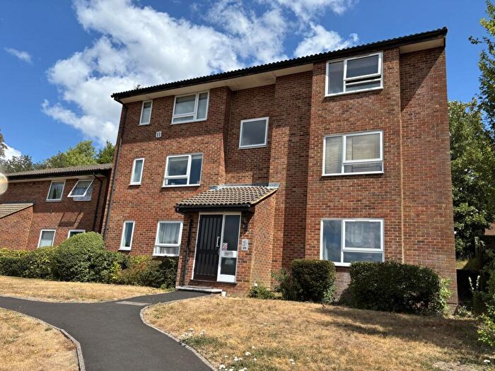 Studio To Rent In Montana Close, South Croydon, CR2