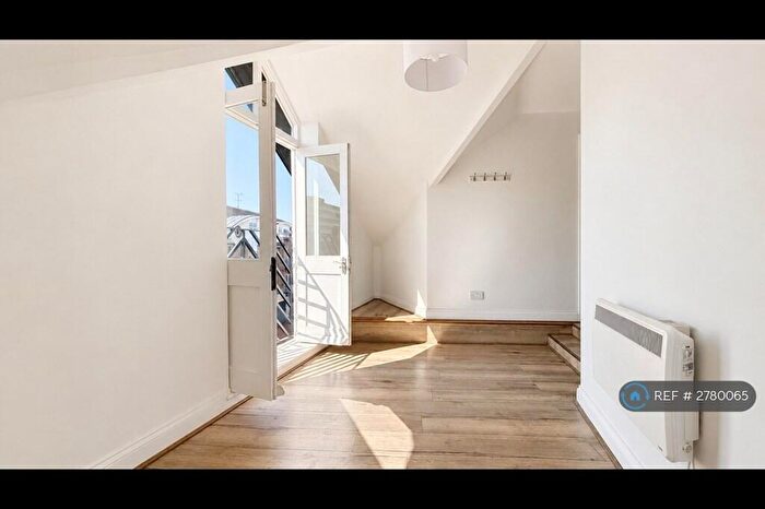 1 Bedroom Flat To Rent In Nicholsons Lane, Maidenhead, SL6